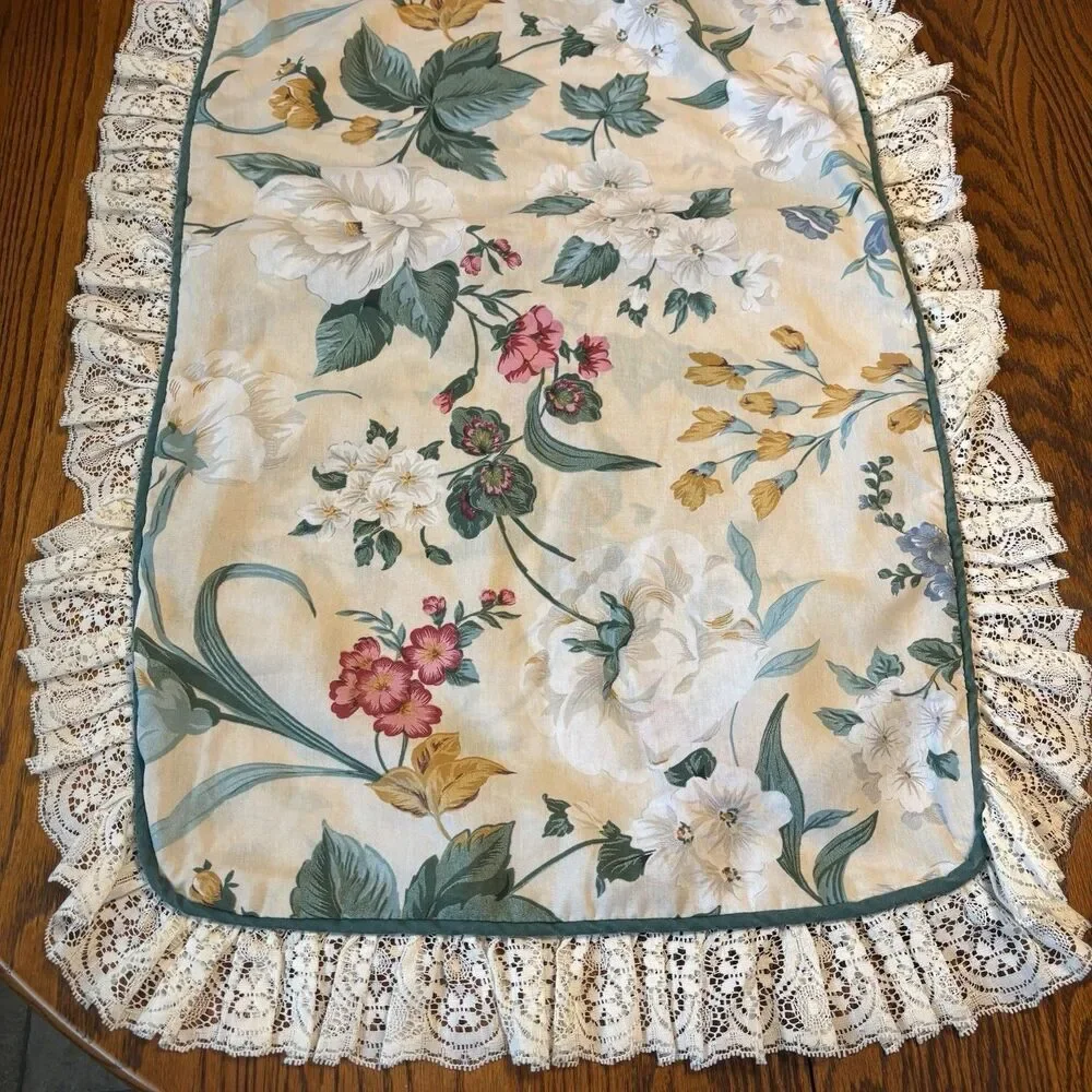 VTG Crown Crafts Williamsburg Floral Magnolia “Plantation”  King Sham Lace Trim